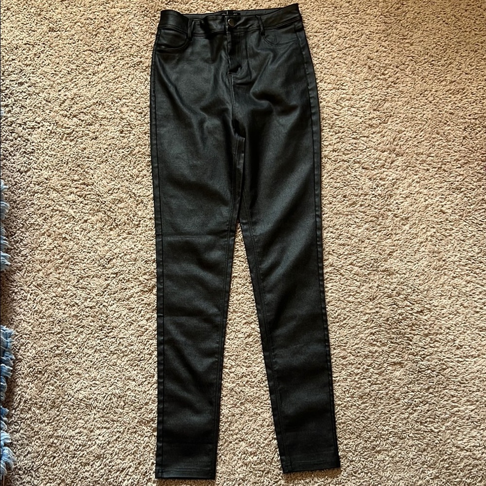Women's Black High-Waisted Jeans